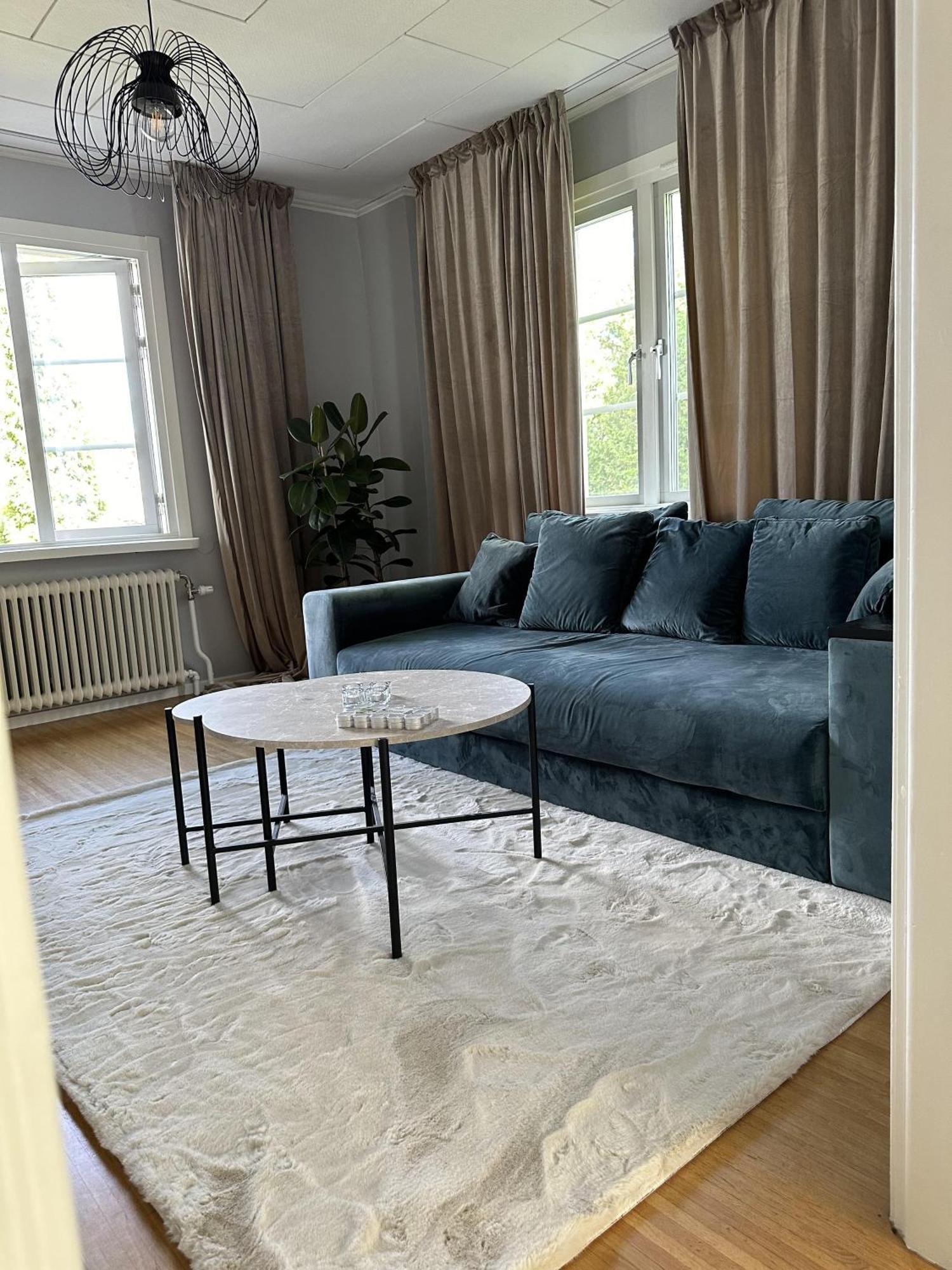 - 5-beds - Sleeps 12 - Garden