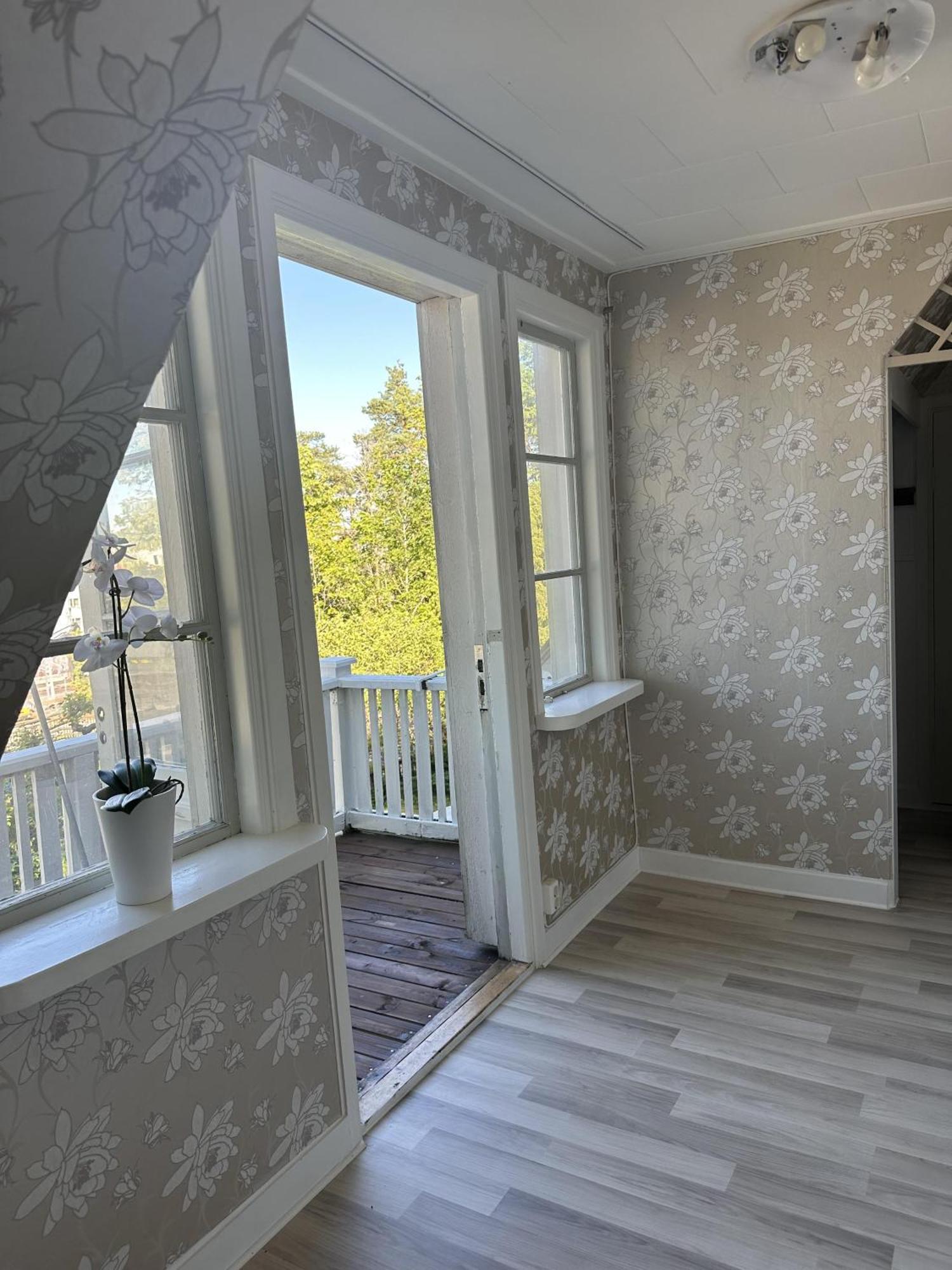 - 5-beds - Sleeps 12 - Garden Feriehus Stockholm